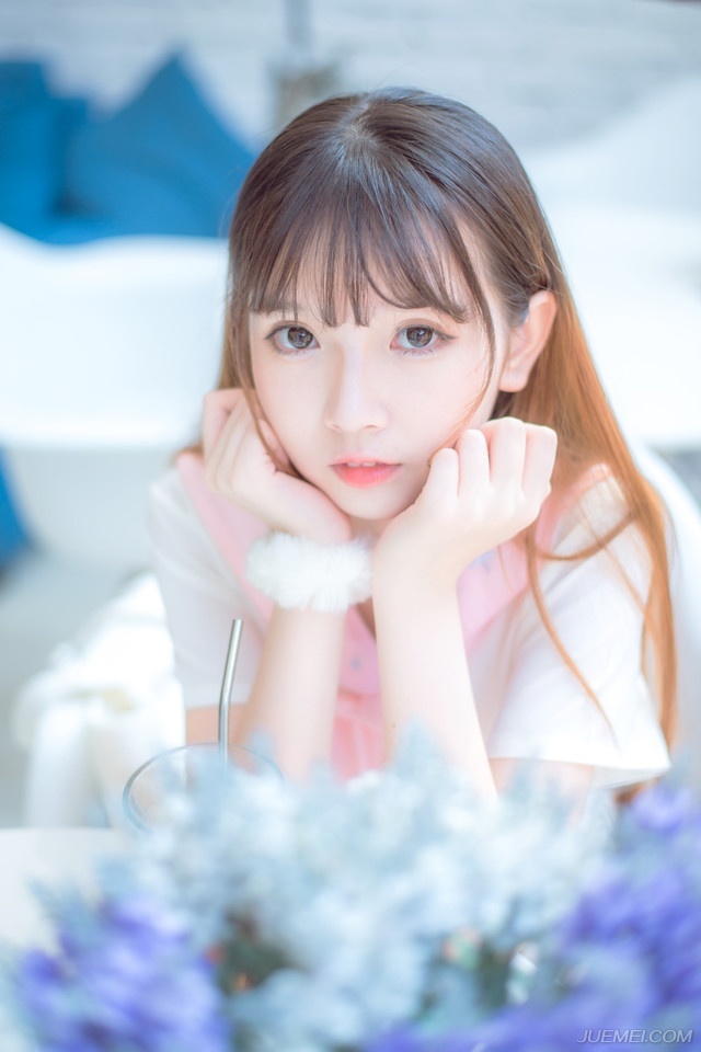整个军营，瞬间安静下来不少。